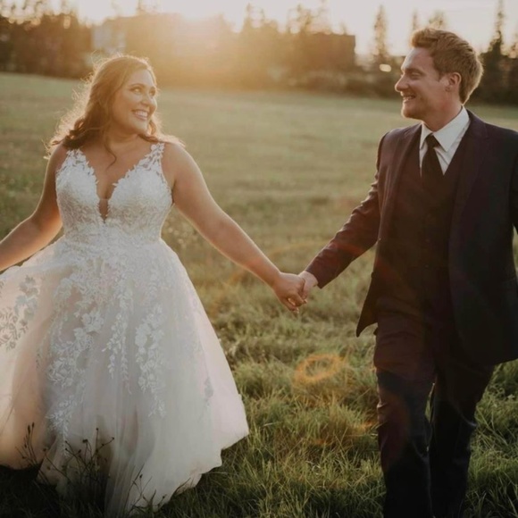 Allure Wedding Dress - Picture 4 of 6